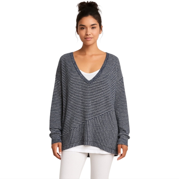 FREE PEOPLE Oversized Striped Long Pullover Top Lightweight Sweater Navy White S - Picture 1 of 12